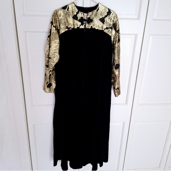 David Brown for Saks 5th Avenue velour robe/house coat - vintage